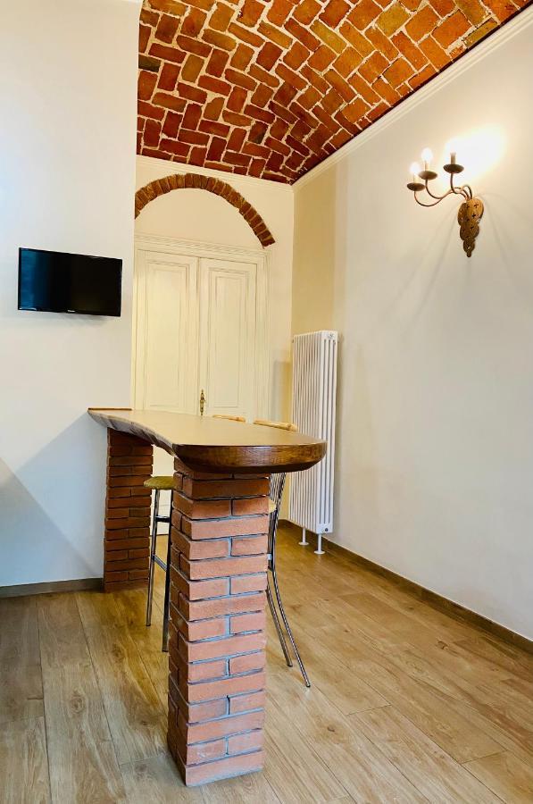 Exquisitely Renovated And Centrally Located Apartment With Free Parking Turin Exterior photo